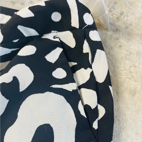 Alice & UO Chic Abstract High Waist Women's Shorts - Picture 7 of 10